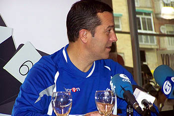 Tomé durante su comparecencia ante la prensa en el Centro YO10 Tomé durante su comparecencia ante la prensa en el Centro YO10