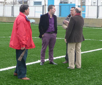 El alcalde de Maracena en una visita al nuevo campo de fútbol (GRJ)