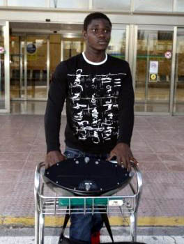 Mesah a su llegada a Granada tras la Copa Africa