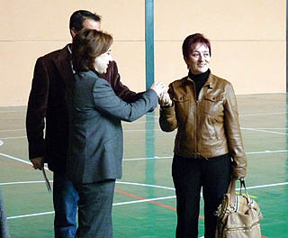 La delegada de Deportes entrega las llaves a la alcaldesa La delegada de Deportes entrega las llaves a la alcaldesa