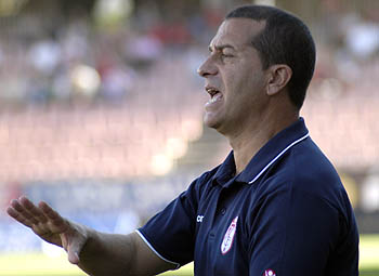 Álvarez Tomé deja el equipo segundo en la tabla (PACO AYALA) Álvarez Tomé deja el equipo segundo en la tabla (PACO AYALA)