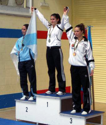Nuria Serra en el podio tras conseguir el bronce en Madrid Nuria Serra en el podio tras conseguir el bronce en Madrid