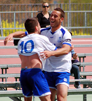 Migue Alba celebra el gol con Fran Heredia (BALDO) Migue Alba celebra el gol con Fran Heredia (BALDO)