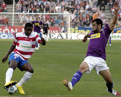 Ighalo, que no pudo marcar, en una acción ante el Real Jaén (PACO AYALA) Ighalo, que no pudo marcar, en una acción ante el Real Jaén (PACO AYALA)