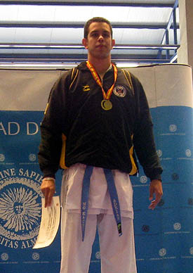 Adrián Martínez en lo más alto del podio (GRJ)