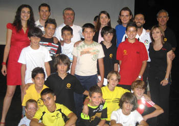 Participantes en la jornada tras la celebración del acto en Las Gabias Participantes en la jornada tras la celebración del acto en Las Gabias