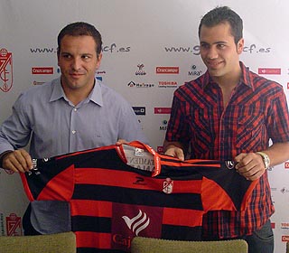 Migue Montes junto al director deportivo del Granada CF