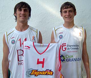 Jorge y Pablo Fernández con la camiseta de la Selección Jorge y Pablo Fernández con la camiseta de la Selección