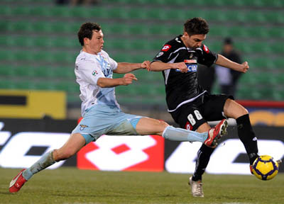 Guillerme Siqueira en una acción con la camiseta de Udinese Calcio Guillerme Siqueira en una acción con la camiseta de Udinese Calcio