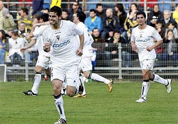 Un jugador del Alba celebra un tanto (ALBACETEBALOMPIE.INFO) Un jugador del Alba celebra un tanto (ALBACETEBALOMPIE.INFO)