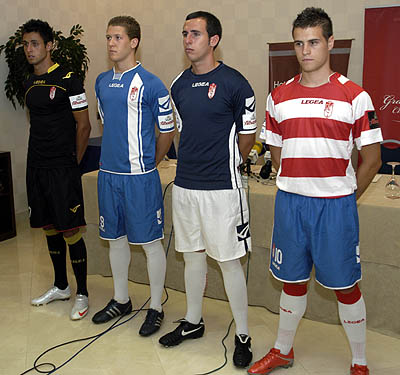 Un instante de la presentación de las nuevas equipaciones (PACO AYALA)