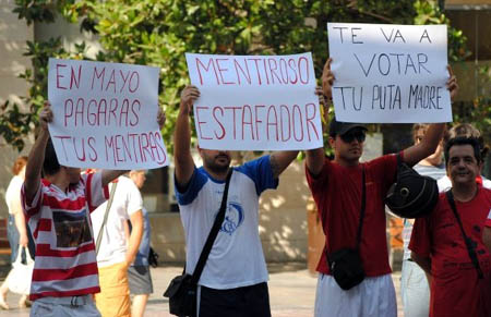 Los aficionados mostraron su malestar con el Ayuntamiento de Granada (A. RIVERA)