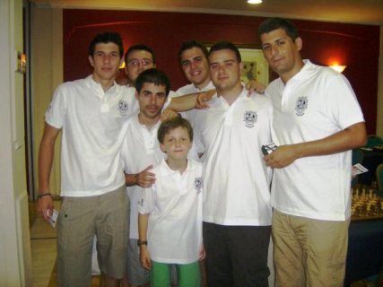 Los integrantes del equipo campeón que asciende de categoría