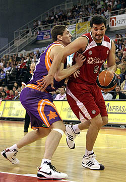 Fernández en acción ante Valencia (ACBMEDIA) Fernández en acción ante Valencia (ACBMEDIA)