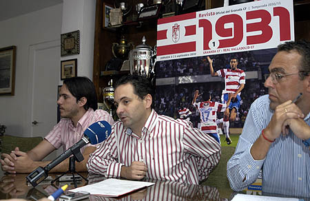 Juande Ruiz, David Navarro y Jorge Rubio en la presentación de la revista (PACO AYALA)