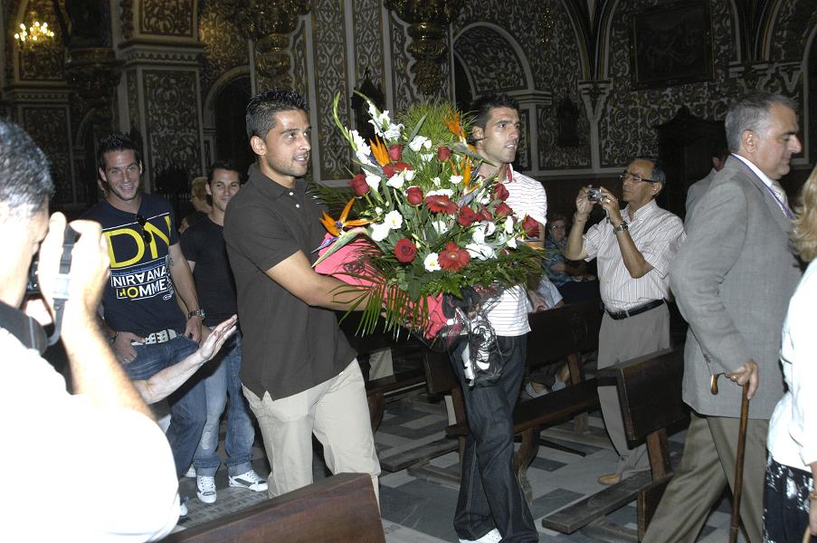El Granada realizó la tradicional ofrenda a la Virgen de las Angustias