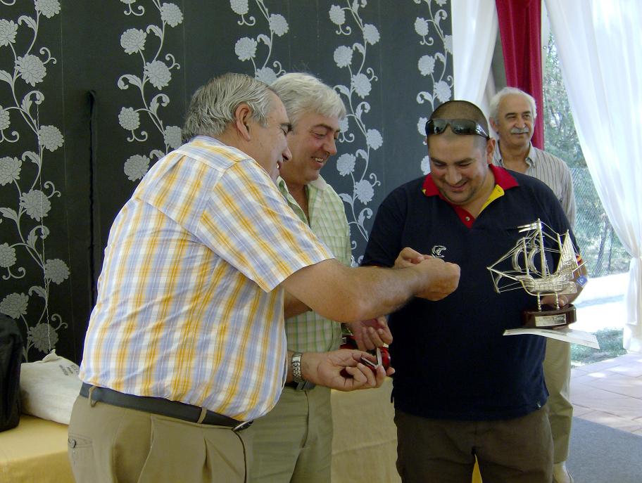 El ganador recibió la trucha de oro y la carabela de plata