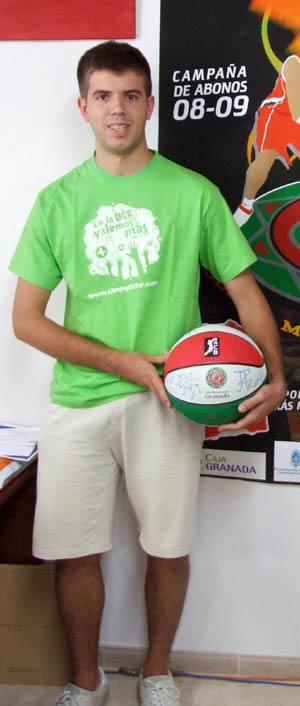 Jose Morales tras retirar su carnét Jose Morales tras retirar su carnét