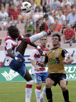 Nyom anotó su primer gol como granadinista (AYALA)