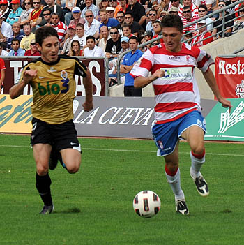 Siqueira en una acción ante la SD Ponferradina (BALDOMERO)