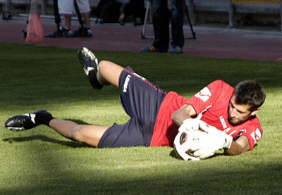 Rafa Martínez, portero del Granada B, en un entrenamiento (PACO AYALA) 