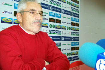 Fabri González, entrenador del Granada CF durante la rueda de prensa