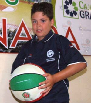 Gabriel López se ha gastado sus ahorros en abonarse al CB Granada Gabriel López se ha gastado sus ahorros en abonarse al CB Granada