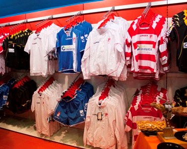 Imagen de la nueva tienda oficial del Granada C.F.