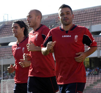 Felipe junto a Óscar Pérez y Jonathan Granada en un entreno (AYALA)