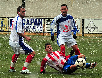 La nieve también fue protagonista en el Municipal de Armilla (BALDO)