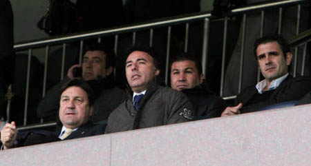 Quique Pina en el palco del estadio Martínez Valero de Elche (INFORMACIÓN ALICANTE)