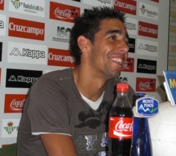 Juande, en una rueda de prensa con el Betis. (MANQUEPIERDA.COM)