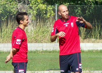 Óscar Pérez y Collantes conversan en un entrenamiento. (GRJ)