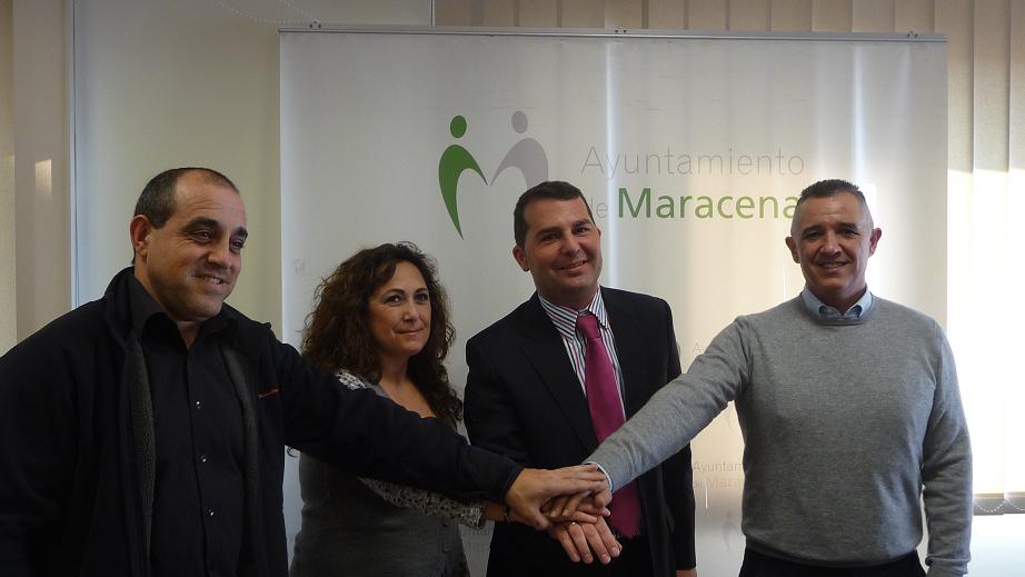 Noel López junto al entrenador, la presidenta y el edil de deportes