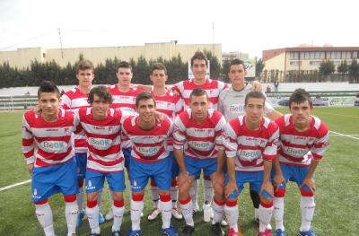 Imagen de un once inicial del Juvenil A de esta temporada. (GRANADACF)