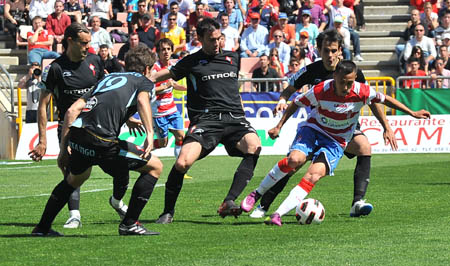 Fabián Orellana, en una acción del encuentro frente al Celta de Vigo (BALDOMERO)