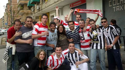 Los aficionados del Granada CF y FC Cartagena se hermanaron antes del encuentro