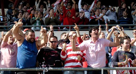 El Granada CF realiza una acción promocional para ambientar Los Cármenes 