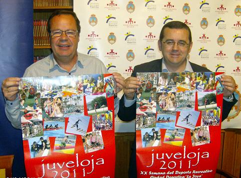 Sanjuán y Castellano muestran el cartel de Juveloja