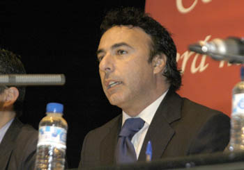 Quique Pina durante una asamblea del club. (AYALA)